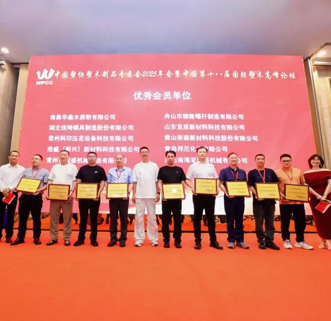 18. Txinako Wood Plastics Summit Foroan zentratu: Zhoushan Nanhaiya WPCrako torloju bikoitzeko upel konikoen hornitzaile handienetako bat bezala agertu zen konferentzian Zhoushan Nanhaiya.