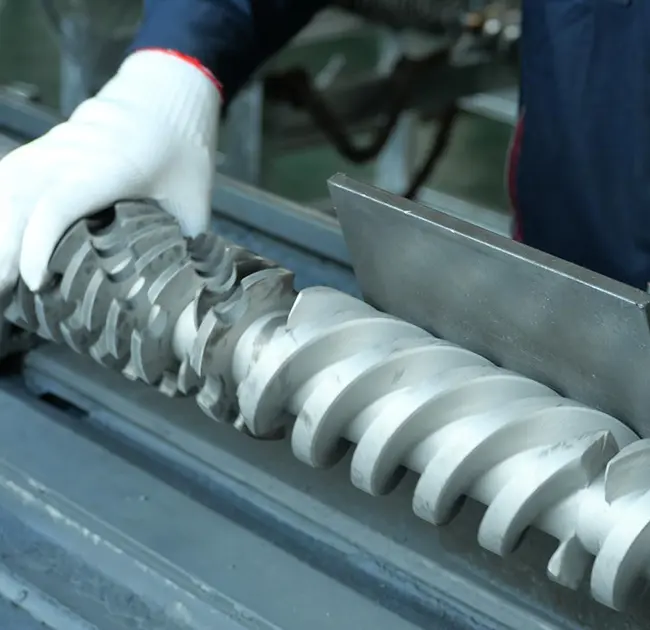 Zergatik agertzen dira lerro beltzak behin eta berriz estrusorean? Artikulu honek upelaren edo torlojuaren arazoren batek eragindako ala ez nola azkar zehazten irakasten dizu.